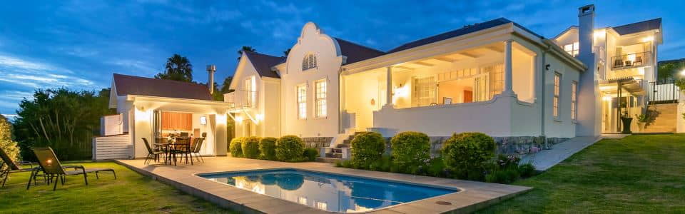 Westhill luxury guest house in Knysna. Heritage property with guest rooms at the back